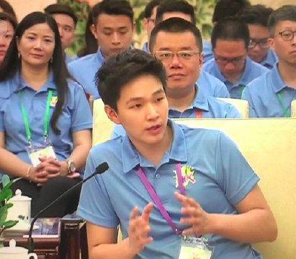 这个24岁的华人青年一夜间身家上百亿 超过川普