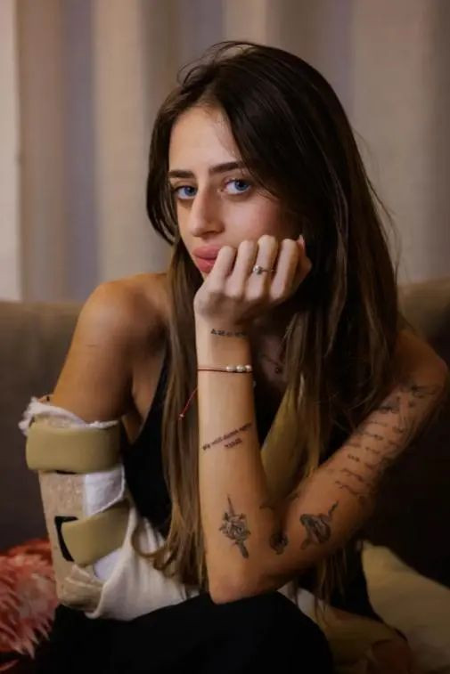 21岁以色列女孩获释后首谈被关押经历，反咬....