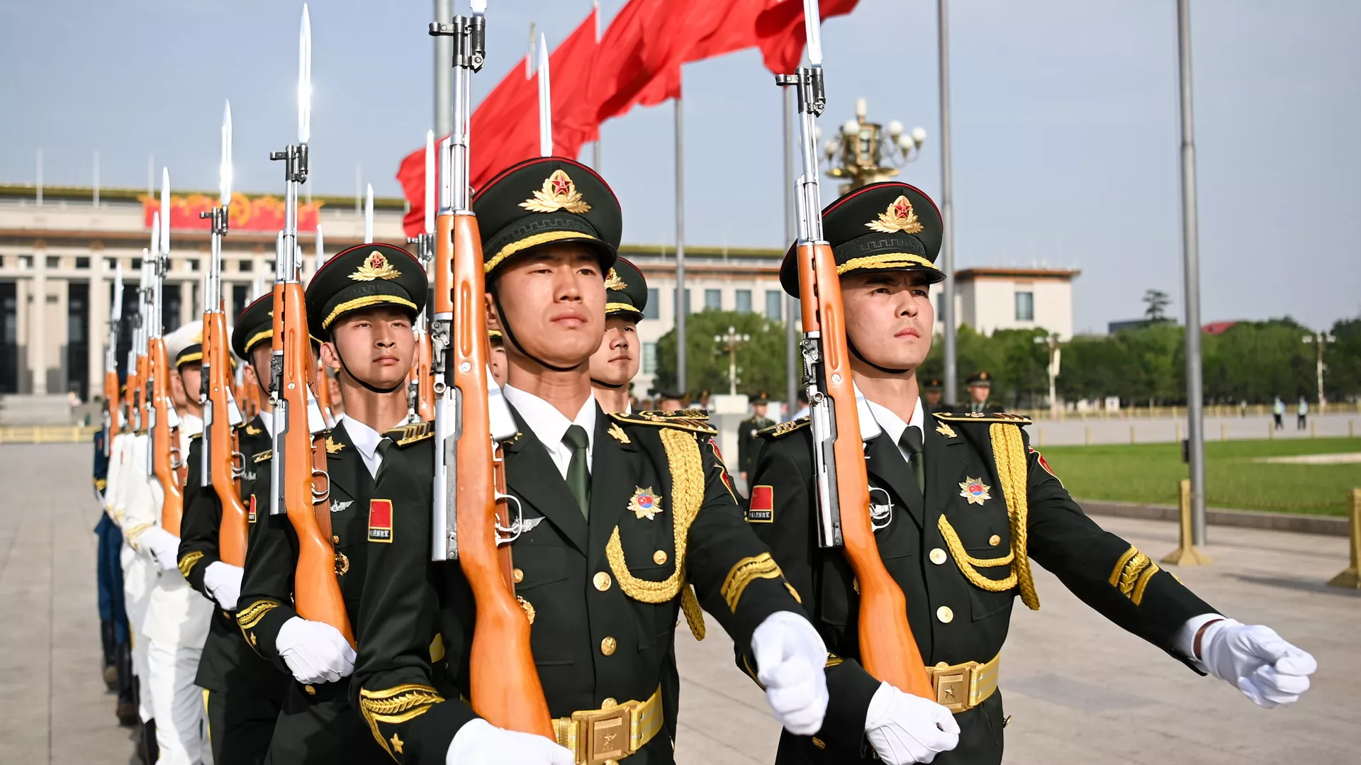 俄罗斯官媒：中国男性讲述他们眼中的国家实力