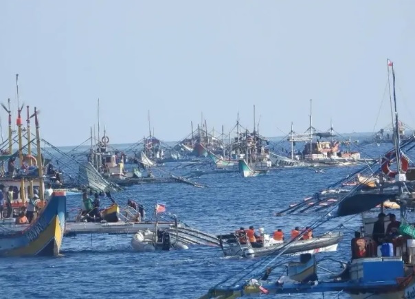 中国南海狠「清场」 ! 军演名义宣布4个月禁渔令