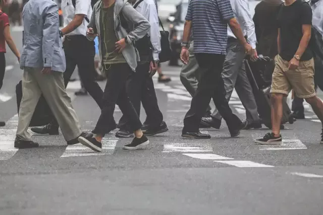 让老年人“支撑中国现代化”应取消考公35岁限制