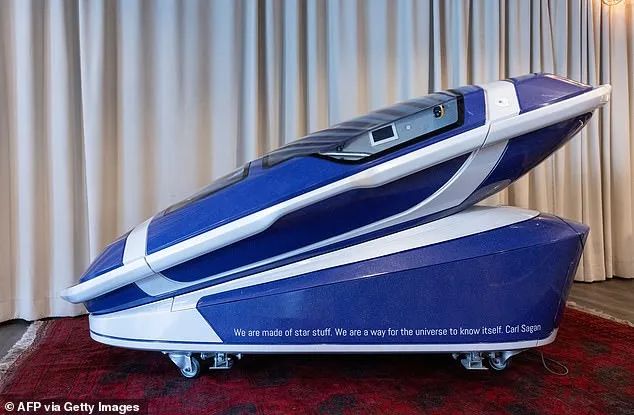 Dr. Philip⁤ Nitschke