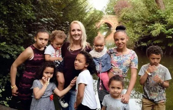 Miracle Mom of 8: British Woman's Jaw-Dropping Journey to Raising a Large Family and Receiving a Life-Changing £500,000 in Benefits - News Directory 3