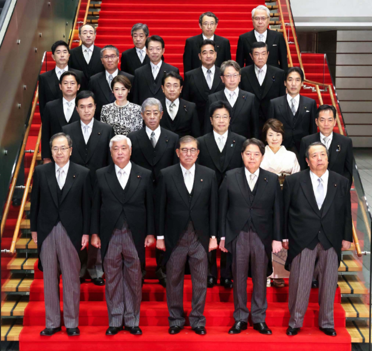 日本新内阁女大臣火了:遭遇车祸流产、骨折7次