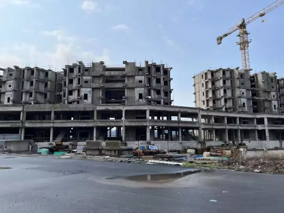 恒大烂尾楼调查:开发商无力续建 或将"异地换房"