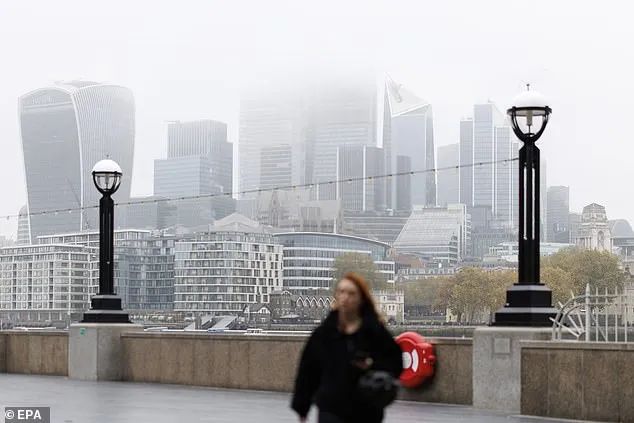英国11天仅见18分钟阳光 引发民众“末日恐慌”
