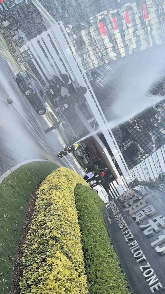 厦门一国企竟被曝用高压水枪驱赶讨薪农民工