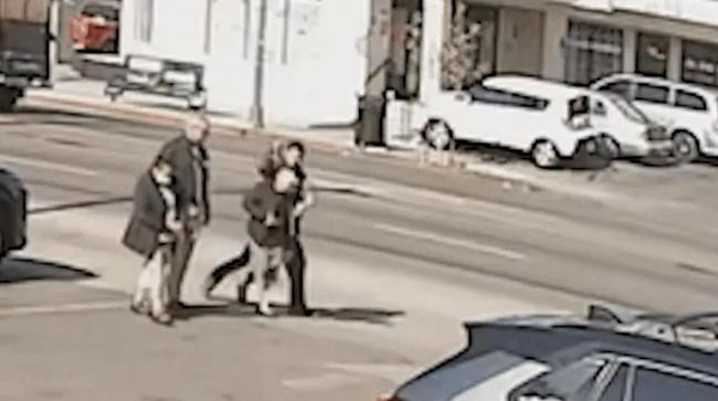 南加闹市区随机持刀划脸 受害女惨痛 同伴吓坏