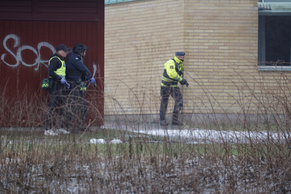 瑞典校园枪响已5人中弹 教室红灯狂闪 师生躲餐厅