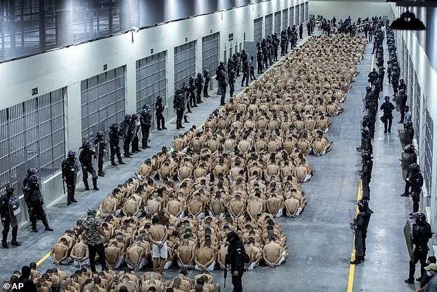 萨尔瓦多外包美国监狱,接非法移民帮美国改造罪犯