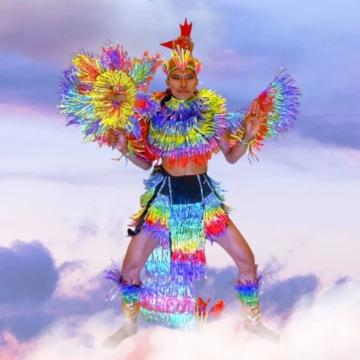 Lai Thai displays traditional clothing