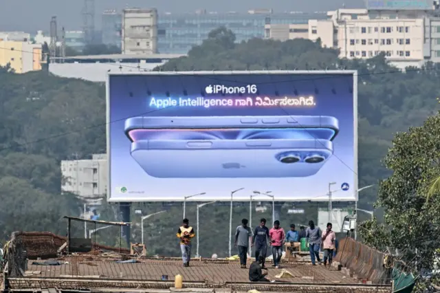 苹果宣告 大多数售美iPhone不再在中国生产