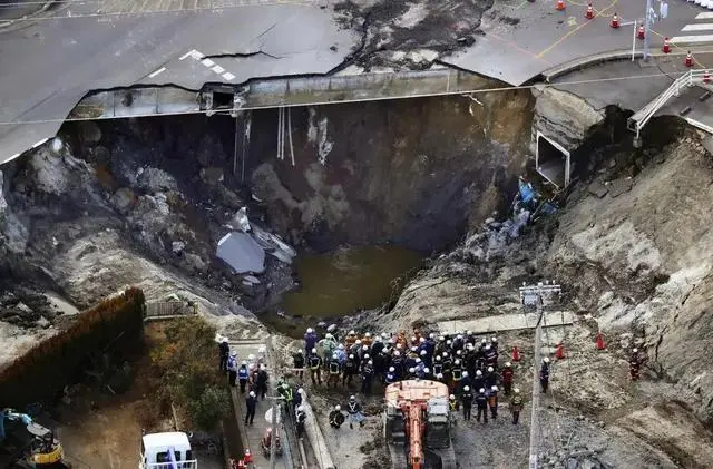日74岁司机被困坍塌坑3月死亡 曾爬出地面被劝回