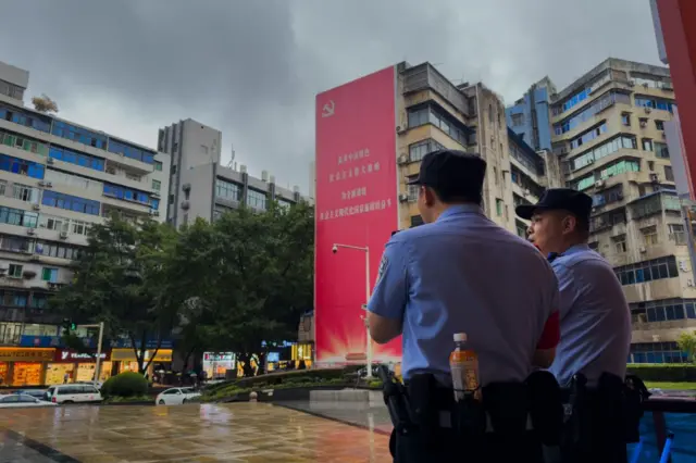 两年前匿名发表极端言论,中国女子被取消考公资格