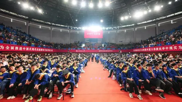 上万买名企实习,中国学生为付费求职灰色产业买单