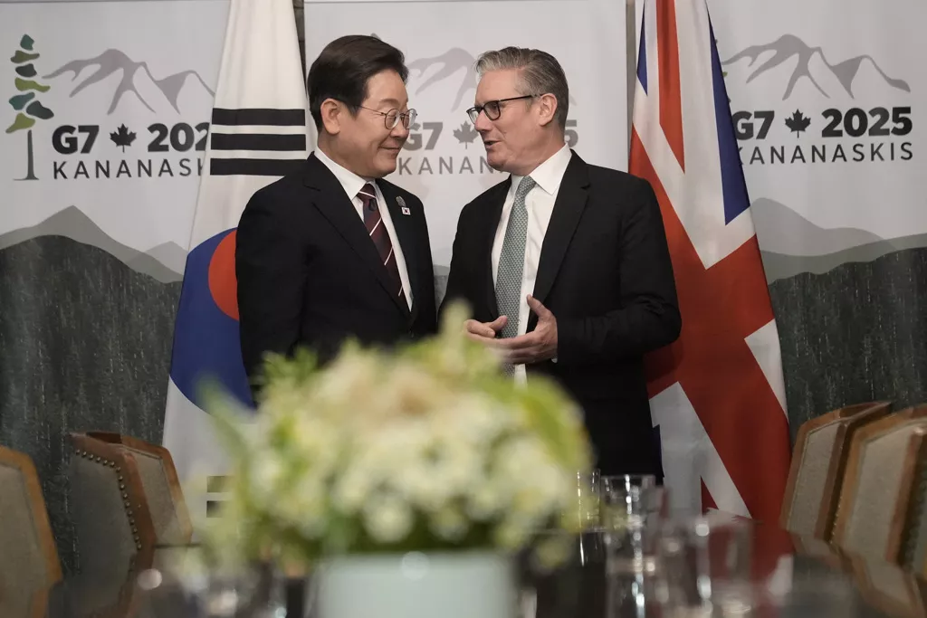 英首相G7峰会出糗 错把翻译当成李在明猛握手