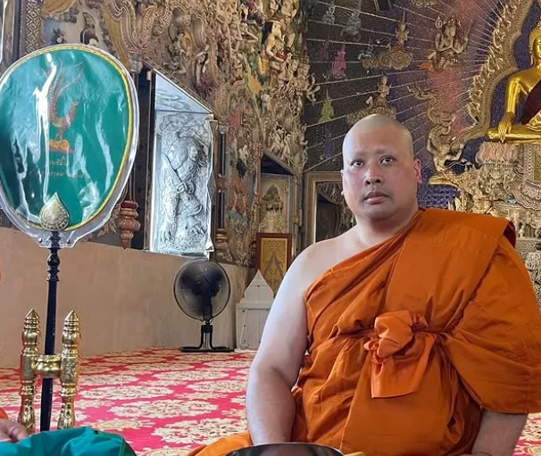 泰王子"夺储失败"遭驱逐出境！围寺逮人 押送机场