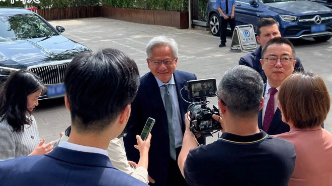 美跨党派议员联署致信黄仁勋:访华勿接触涉军华企