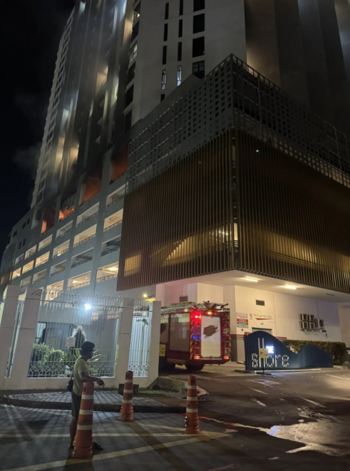 马来西亚一酒店突发火灾 中国游客惊险逃生