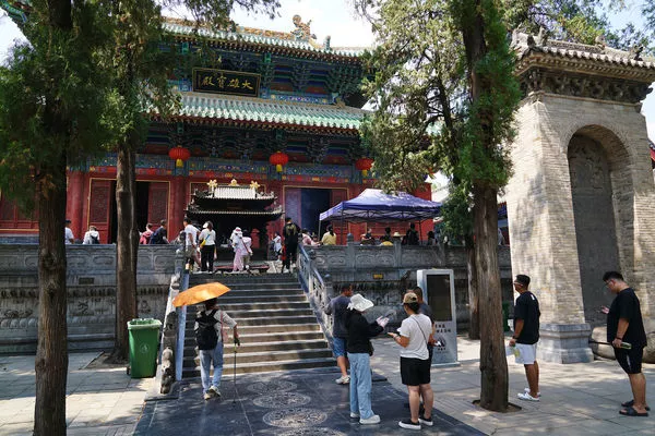 新住持上任少林寺扫铜臭味 扫码捐款和收费摊没了