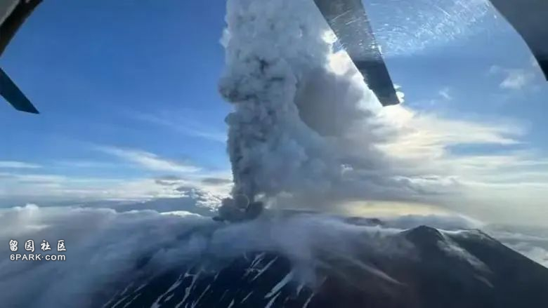 俄罗斯8.7级强震后 已休眠超520年火山喷发