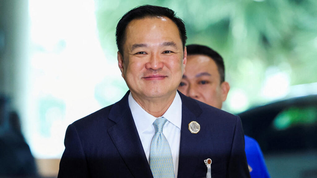 获泰国王批准 阿努廷正式就任泰国总理