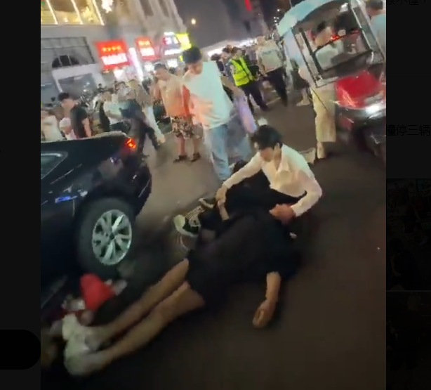 又有献忠？武汉惊传车辆冲撞人群7人受伤