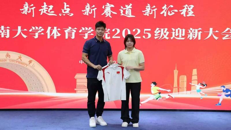全红婵上大学！开学照曝光：胖成这样了