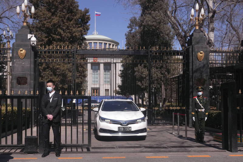 北京新规 严令外国使领馆中国籍僱员……