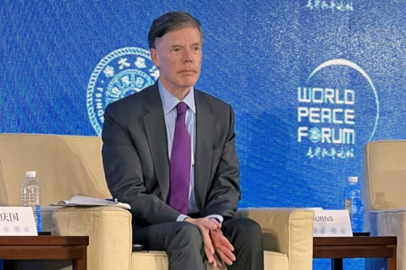 伯恩斯：驻中国后转为鹰派 对中一厢情愿时代结束