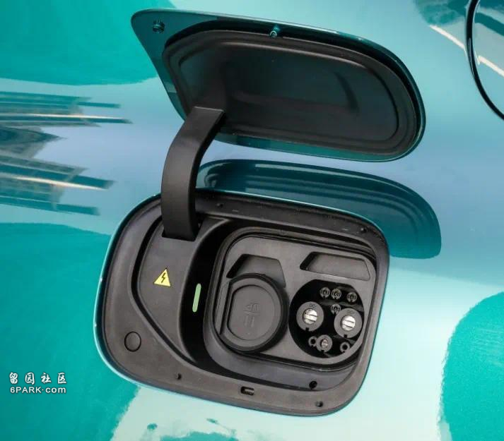 用简单的信号就能打开特斯拉充电盖,车主们害怕吗