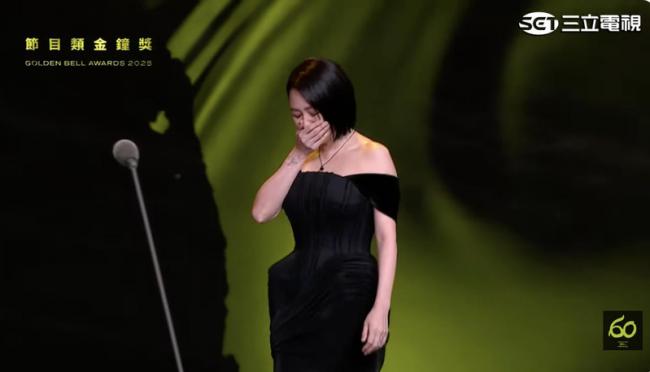 大S过世8个月 小S首现身泪崩：你不在很辛苦