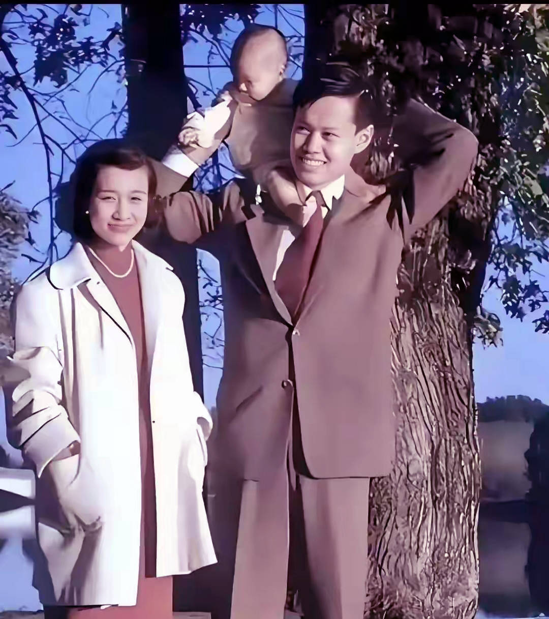 杨振宁长子：感谢继母翁帆，这些年她是...