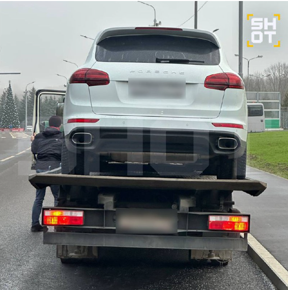 怎么了？俄罗斯数百保时捷突锁死 疑追踪系统失效