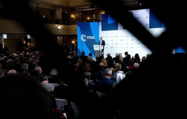 亲中俄,远盟友:川普正在改写历史