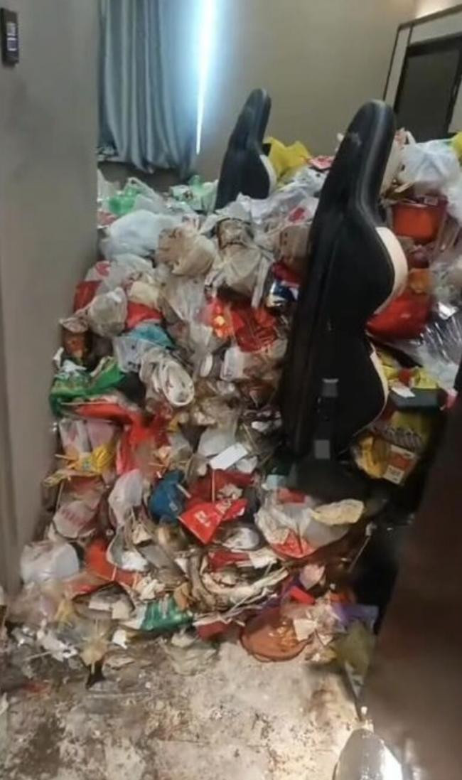 顾客入住吉林电竞酒店两年 服务员遭遇开门惊吓