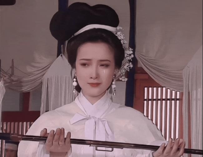 告别何晴：“人的审美是主观的，她却美得客观”