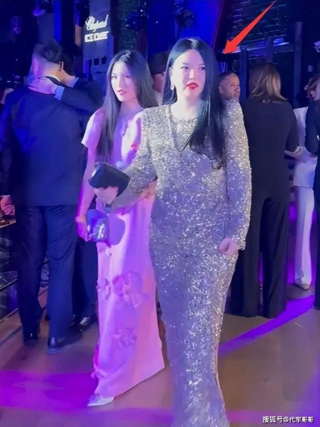 本想为女儿铺路的李湘，竟意外栽在了何超琼手里