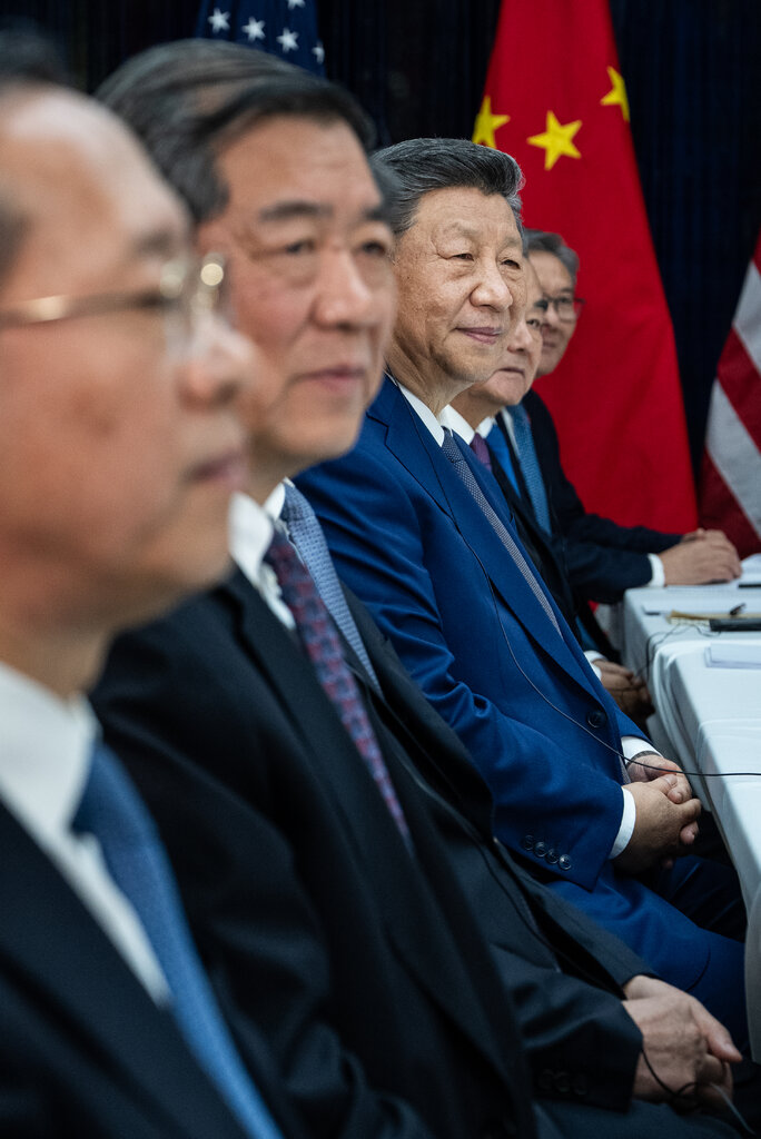 "奥威尔式的恐惧氛围" 中国如何在海外噤声批评者