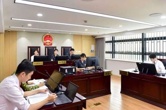 海底捞小便案：在玩"真心话大冒险" 家长被判赔