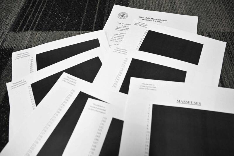 艾普斯坦受害者“名字全曝光” 接骚扰电话崩溃