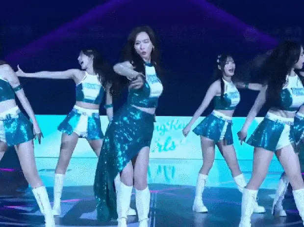 51岁的林志玲穿啦啦队服跳女团舞：永远为热爱奔赴（组图） - 3