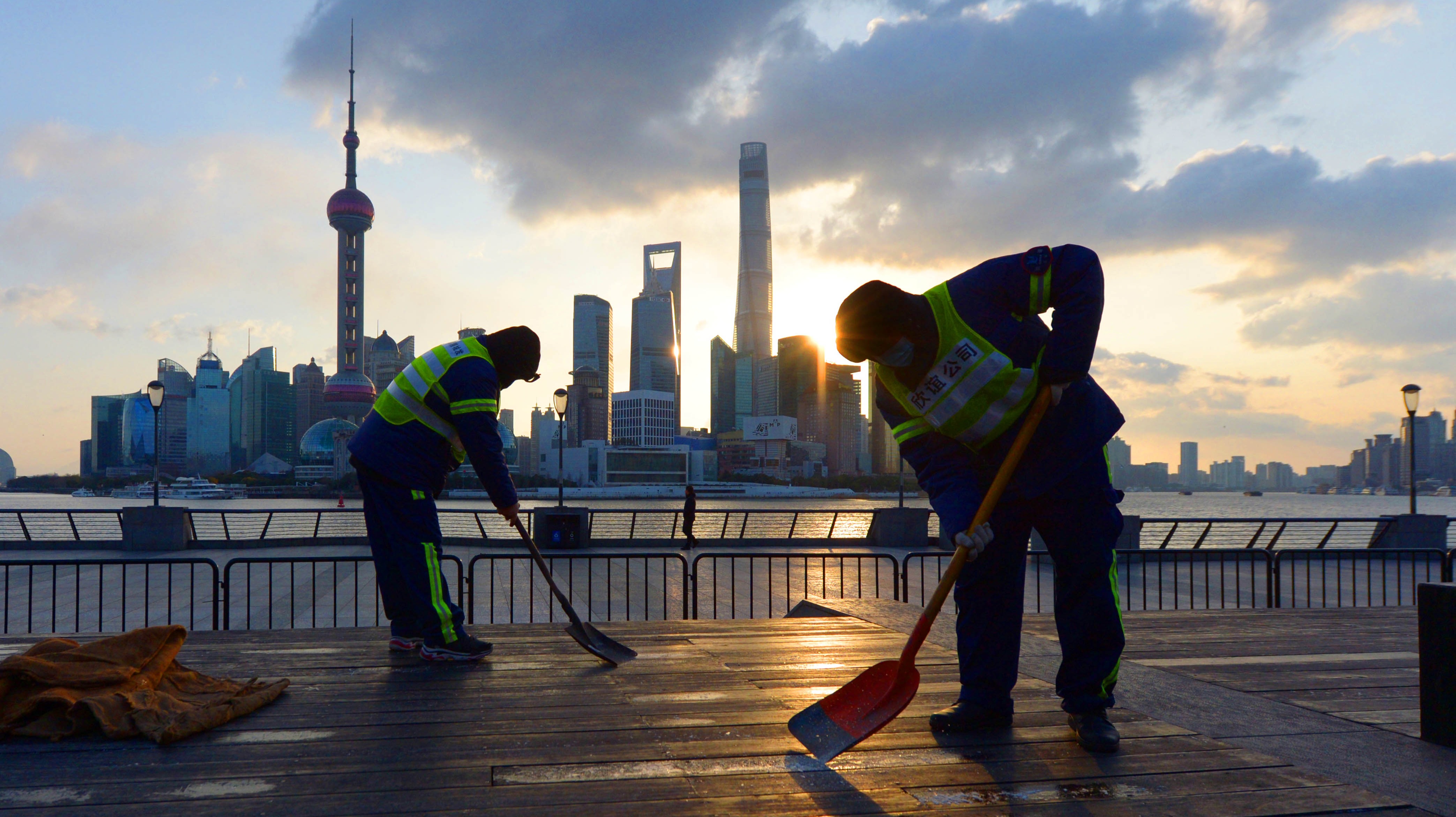 这怎么活！上海7旬老人爆粗口