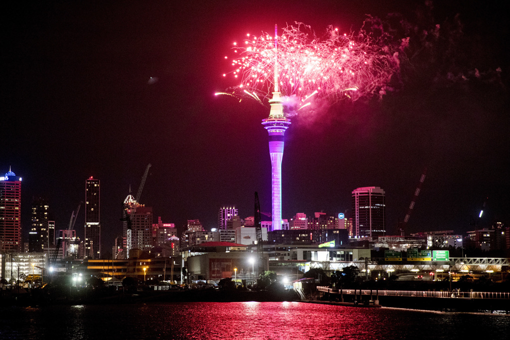 2026全球首发！纽西兰300秒跨年烟火秀南半球最高