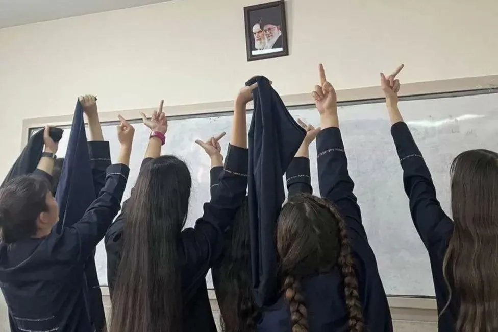 和以往都不一样，伊朗神权这次很难过了
