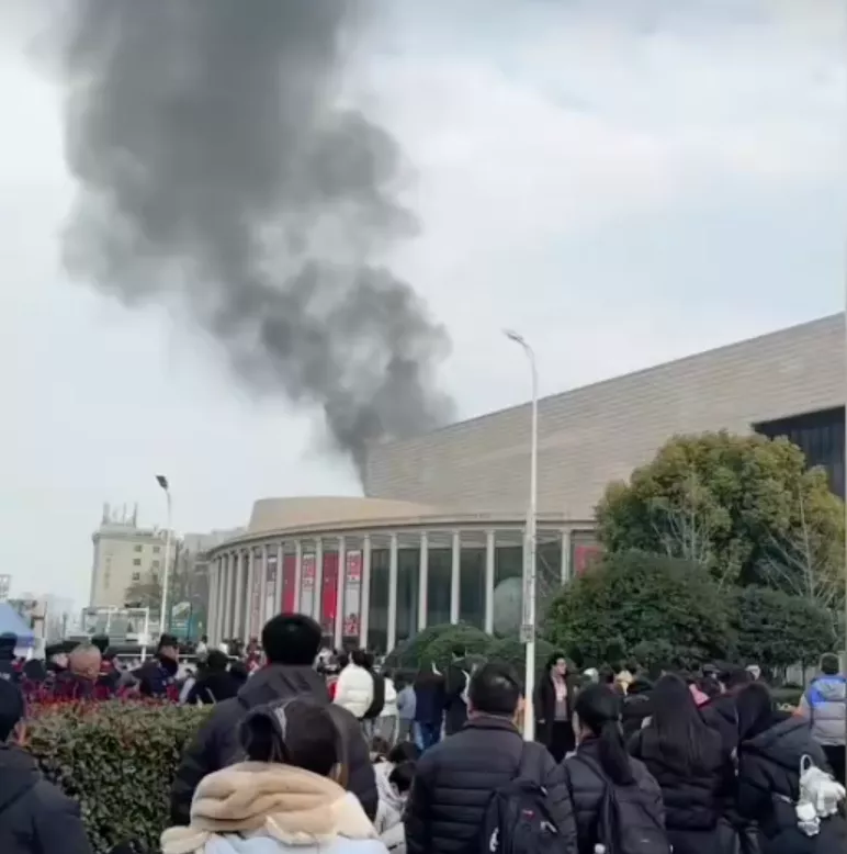 湖北美术馆传火灾 网友热议：各地博物馆都要烧？
