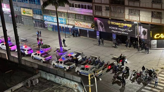 突发！委内瑞拉总统官邸外爆激烈枪响