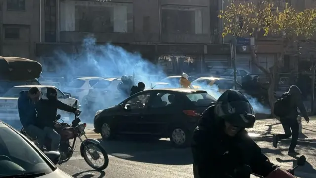 抗议加上美国警告 伊朗处于数十年来最脆弱的时刻