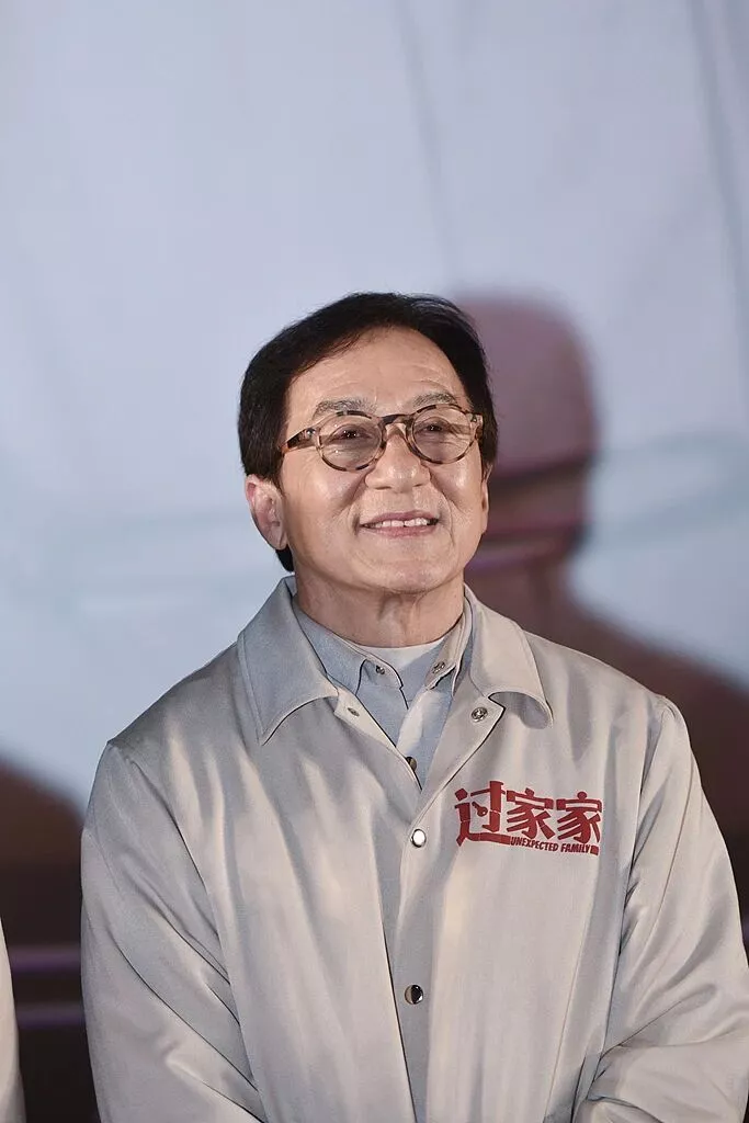 成龙在人民日报撰文：《过家家》：致我的母亲