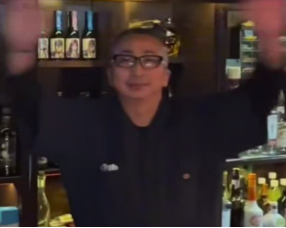 杀人后将尸首封进墙内 酒吧老板诡问顾客……